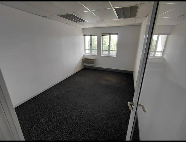 1,101M² OFFICE TO LET IN BRYANSTON